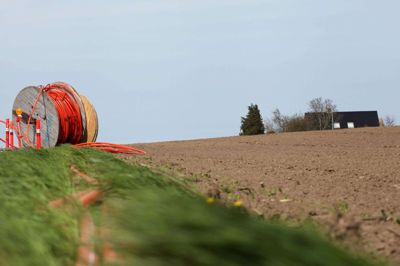 Herning Kommune vil give 1000 kroner i støtte til hver adresse, der får hjælp fra statens Bredbåndspulje til at få hurtigt internet. Sidste år hentede seks projekter med 153 adresse midler i Bredbåndspuljen. Hver adresse fik i gennemsnit lige godt 20.000 kroner i tilskud fra Bredbåndspuljen. Hovedparten var i området nord for Hodsager med 93 adresser i både Herning og Holstebro Kommune. Foto: PR-Foto