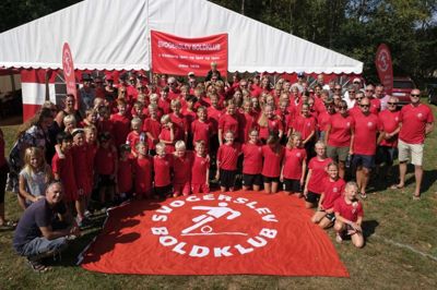 Normalt har Svogerslev BK et telt med, hvor den sjællandske klubs deltagere samles og holder grisefest en af cup-aftenerne. Dog har klubben færre hold med i år, så det bliver næppe til et telt i år. Foto: Privatfoto