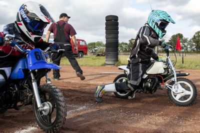 Herning Speedway Klub har sat ny fart på sporten i det midtjyske. Indsatsen har skaffet helt unge medlemmer. 21 af de 146 medlemmer er fra Videbæk og omegn. Klubben er udnævnt til årets klub af Dansk Motor Union og blev kåret som årets idrætsforening i Herning Kommune. Foto: Jørn Deleuran