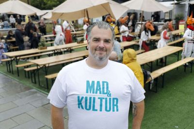 Thor Andersen fra Mad & Kultur inviterer lokale til at deltage i streetfood-festivalen til august. Foto: Henrik Ole Jensen