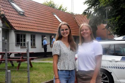 Freja Lindberg Birkelund (til venstre) og Annika Vistisen er de studerende bag en rapport, hvor konklusionen er, at Udrejsecentre som redskab bør revurderes. Foto: Flemming Thulstrup