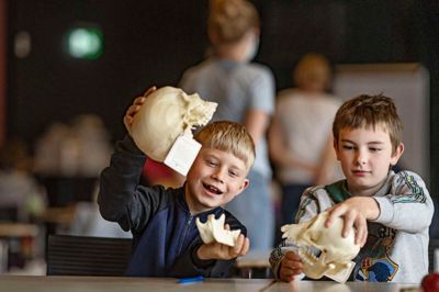 Videnskab er omdrejningspunktet for den nye fritidsaktivitet på Herningsholm Erhvervsgymnasium, som netop har åbnet for tilmeldingen til Videnskabsklubben. Foto: PR-foto/Lars Svankjær