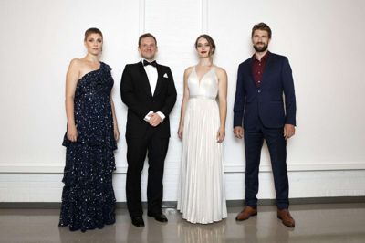 »Homecoming« var åbningskoncertens tema, og de fire hjemvendte sangere var fra venstre Ellenmarie Rasmussen, Lars Mølsted, Anne-Sofie Møller Olesen og Jens Søndergaard, der også fungerede som aftenens konferencier. Alle fire har sunget i byens to elitekor. Foto: Tom Laursen