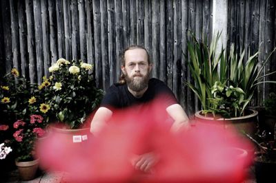 Elias Ehlers håber, at han med sin viden om angst kan give folk, der lider af angst, håbet tilbage ved at dele ud af sin egne erfaringer. Foto: Henrik Ole Jensen