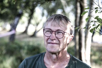 Et af de projekter, arkæolog Martin Winther Olesen fra Museum Midtjylland er beskæftiget med for tiden, handler om at skaffe viden om nogle T-formede jernalder-træspader, som blandt andet er fundet i Knudmosen i Herning. Foto: Tom Laursen