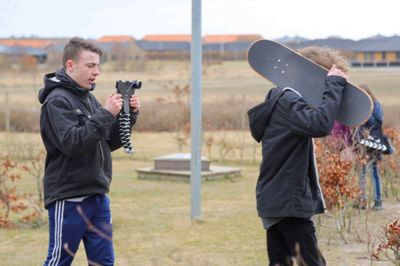 Som den eneste kommune i Danmark har Ringkøbing-Skjern Kommune en filmstrategi, der sigter mod at udvikle lokale filmtalenter og trække produktioner til området. Eleverne i 8. klasse har allerede mulighed for at arbejde med filmskabelse. Nu åbner Kulturskolen Ringkøbing-Skjern også en talentlinje for de dygtigste. Foto: PR-foto
