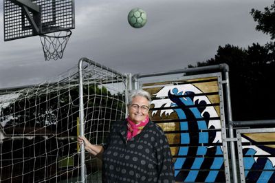Annette Bredkjær har haft mange bolde i luften gennem de 27 år, hun har været ungdomsskoleleder. Nu går hun på pension. FOTO: Henrik Ole Jensen