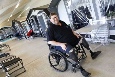 Det lyder en smule paradoksalt, at man mister begge sine ben og efterfølgende pludselig er fem centimeter højere. Men det skete for Søren Kure Olsen, der har Sørens Camping i Snejbjerg. Foto: Henrik Ole Jensen