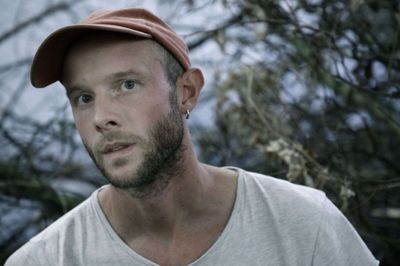 Kunstneren Rune Bosse har fyldt Heart med faldne træer. Foto: Henrik Ole Jensen