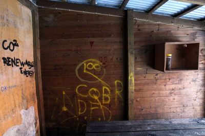 Skuret med navnet »Den våde høne« lå i mange år bag varmestuen i Bethaniagade, hvor det med tiden blev centrum for en del uro og kriminalitet. Foto: Flemming Hansen