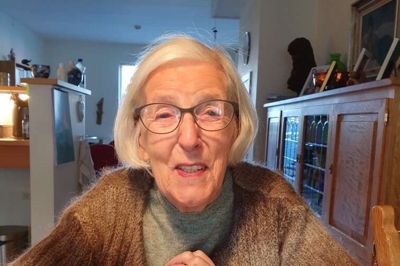 Inga Poulsen på 89 mener ikke, der er noget problem i at spørge ind til ensomheden, hvis det kan være med til at hjælpe personen. Foto: Kirsten Møller Jensen