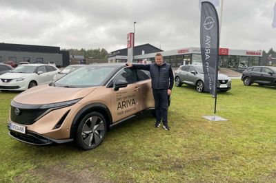 Claus Damsgaard fra Nissan v/Knud Damsgaard i Herning har aldrig oplevet en efterspørgsel magen til den, som Nissan Ariya har skabt. Foto: PR-foto
