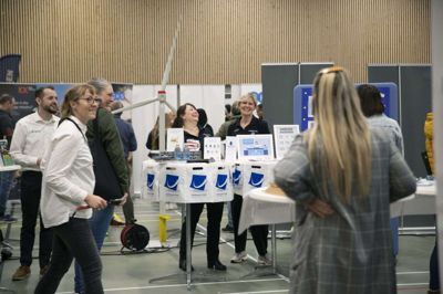800 jobparate er inviteret til jobmesse, når Ikast-Brande og Herning Kommuner 12. oktober holder minimesse i Hammerum-Gjellerup Hallen. Foto: Malene Tswai