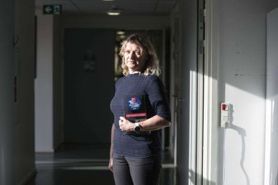 Leder Anna Mette Bonde har sammen med de øvrige ansatte på Ungdomscenter Knudmosen i Herning arbejdet sig frem til at være en af de bedste arbejdspladser i Europa. Det skal de sårbare unge, som skolen hjælper, nyde godt af. Foto: Malene Tswai
