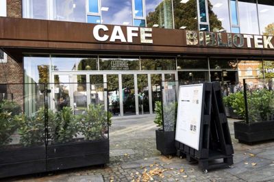 Caféen på Herning Bibliotek skal have ny forpagter senest 1. marts 2023. Biblioteket sendte opgaven i udbud i sidste uge. Foto: Tom Laursen