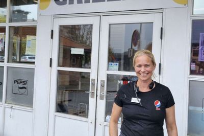 Daglig leder Mona Møller Andersen er træt af, hvis det nye opholdssted skal placeres lige over for Møllegrillen.