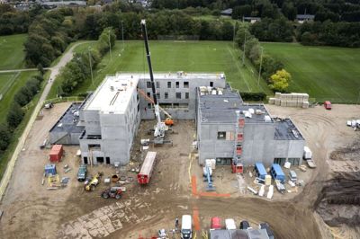 I januar blev det første spadestik taget, og 10 måneder senere begynder FCM-Huset og den kommende Guldmine at tage form. Foto: Tom laursen