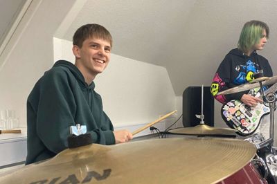 De tre bands, der er blevet dannet i forbindelse med fire dages Musikstarter Camp i ungdomsskolen i Herning, skal optræde på Fermaten i aften med numre, de selv har skrevet, covernumre de selv har valgt og nogle covernumre, de har lært i forskellige workshops undervejs. Foto: Privatfoto