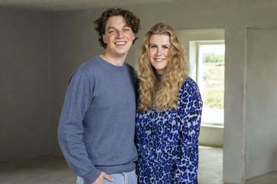 Lasse Hagelberg og Heidi Albrechtsen drømmer om at komme tættere på deres familier i henholdsvis Juelsminde og Hammerum samt på Lasses arbejde i Silkeborg. Derfor var det også et drømmescenarie, da Nybyggerne søgte nye deltagere til at indrette hus i Horsens med udsigt til at vinde huset til sidst. Foto: TV 2