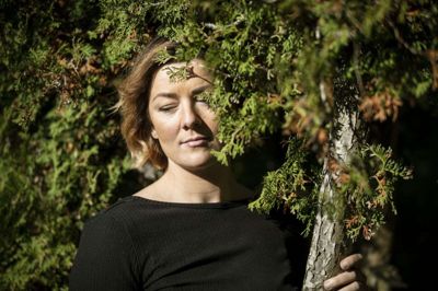 Solstrålerne har ikke altid ramt Tina Wiberg, der døjer med social angst og ptsd. Foto: Malene Tswai