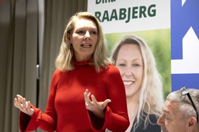 Dina Raabjerg, Det Konservative Folkeparti:- Vi skal have lettet skatten i bunden og lade elafgiften blive, hvor den er. Sundhedsvæsenet brænder, og vi skal sørge for at få flere læger ud i yderområderne, blandt andet ved at få et medicinstudium på supersygehuset i Gødstrup.Foto: Tom Laursen
