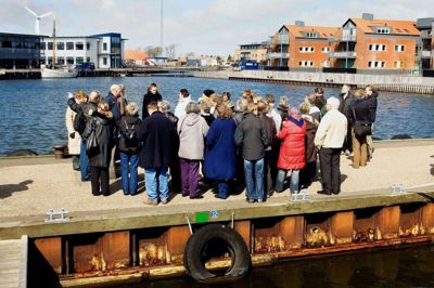Staten har i flere omgange flyttet flere arbejdspladser indenfor Skat til Ringkøbing, hvor de ansatte var på tur rundt i deres nye by. Foto: Kristian Brasen