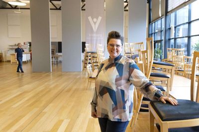 Lene Gludsted Lindvig har i 20 år været valgtilforordnet i Vildbjerg. Hun har været med til både folketings- og byrådsvalg, men også EU-afstemninger og sågar folkeafstemningen om tronfølgeloven i 2009. - De nemmeste valg er dem, hvor folk skal svare ja eller nej. Der kan vi tælle op på tre kvarter, siger hun. foto: Tom Laursen