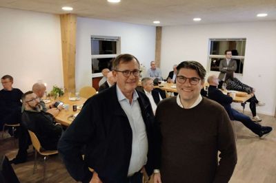 Tirsdag aften turde Borgmester Hans Østergaard (V) fra Ringkøbing-Skjern Kommune og folketingskandidat for Venstre Mads Fuglede ikke fejre et vestjysk mandat til Folketinget, men de var optimister. Onsdag efter fintællingen af de personlige stemmer står det klart, at Mads Fuglede opnår genvalg foran partikolleger som Kenneth Mikkelsen, Kristian Pihl Lorentzen og Carsten Kissmeyer. Foto: Jens Kristian Lynderup