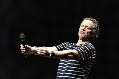 At se Anders Matthesen på scenen er som at smugkigge ind ad nøglehullet til hans bolig - han virker fuldstændig hjemme deroppe. Foto: Tom Laursen