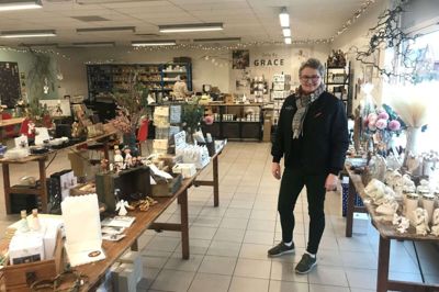 Karina Raabjerg har overtaget lokalerne fra den tidligere Kiwi-butik på Sjællandsgade, som nu er dekoreret med diverse religiøse nipsting. Foto: Thor Ølgaard Hansen