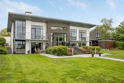 Villaen på Skivevej 30A i Sunds er blevet solgt for 10,5 millioner kroner. Foto: Lilienhoff