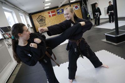 Lørdag 3. december holder Kul Sool Won åbent hus, hvor interesserede kan komme og mærke stemningen i klubben, fortæller stifter Phil Brooks. Han har i årenes løb vundet et væld af priser internationalt inden for kampsporten, og det har mange af udøverne også - eksempelvis sidste efterår, hvor klubben endte i ren medaljeregn efter EM. Foto: Henrik Ole Jensen