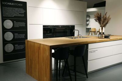 I Kviks hovedsæde i Vildbjerg er der også et showroom, hvor man kan se nogle af køkkenproducentens produkter. Det får nu en opgradering og blive vist frem til Vildbjergs borgere. Foto: Henrik Ole Jensen