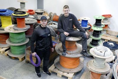CBRE Intego har stor succes med at tiltrække lærlinge - som Sigurd Bach Bendtsen (t.h.) og Daniel Graversgaard. Foto: Henrik Ole Jensen