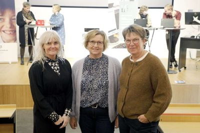 Tre af kvinderne bag uddannelsesmessen - erhvervsplaymaker i Herning Kommune Lone Thomassen (t.v.), Maria Have, HR-assistent i Drift og Service og Lisbeth Munk, rekrutteringskonsulent i Sundhed og Ældre - var meget tilfredse med det nye uddannelsestiltag. Foto: Henrik Ole Jensen