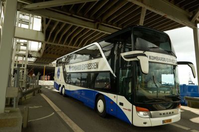 Det bliver en travl jul for både færger og busser. Særligt busturene på tværs af landet er blevet populære i julens rejsedage. Foto: Pr-foto
