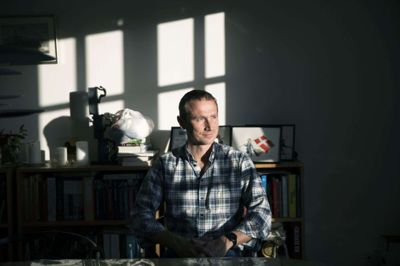 Kristian Jensen, tidligere folketingspolitiker og Venstre-minister, synes, at han er et godt sted i sit liv i øjeblikket. Året, der gik, har budt på to skelsættende begivenheder, og han ser frem til 2023 med god energi. Foto: Malene Tswai