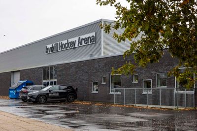 Herning Isstadions køletårn er afgørende for hele komplekset, så det har været til stigende bekymring, at tårnet efter 27 års levetid truer med at stå af.