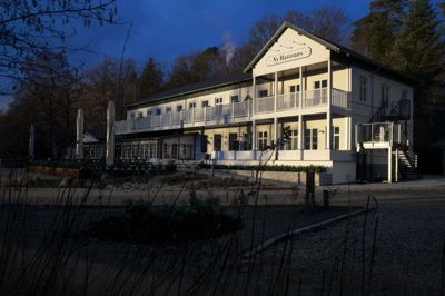Efter knap 10 år som kursussted for psykoterapeutuddannelse er Ny Hattenæs tilbage ved det oprindelige med hotel og restaurant. Foto: Jakob Stigsen Andersen
