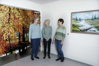 Herdis Callesen, Mie Mogensen og Kirsten Hansen - fra venstre mod højre - er alle frivillige på Sandfeldgården. De ser frem til at dele erfaringer med andre frivillige til fællesmøde på plejehjemmet tirsdag 24. januar. Foto: Henrik Ole Jensen