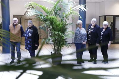 Fem engagerede ildsjæle var i denne uge samlet på Ældre Sagens kontor i Herning Frivilligcenter for at diskutere kommunens spareplaner på ældre og handicappede. Det var Hans-Ejner Juulsen, næstformand for ældrerådet; Bodil Markmøller, formand for ældrerådet; Birgit Houmark, næstformand i Ældre Sagen Herning; Birgit Jonassen, formand for både Ældre Sagen Herning og handicaprådet; samt Jeanette Fauerby, formand for Ældre Sagens Aaskov-afdeling. Foto: Henrik Ole Jensen