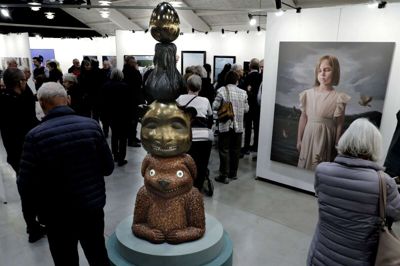 Der var kunst i mange afskygninger, da Art Herning fredag åbnede dørene for en jubilæumsudgave af den lokale kunstmesse. Foto: Henrik Ole Jensen