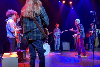 Den 76-årige musiker og komponist Bo Stief brænder stadig for at hjælpe talenter ind i musikbranchen og søgte søndag deltagere til Playground Live-orkestret på Fermaten. Foto: Kenneth Meinby Sørensen