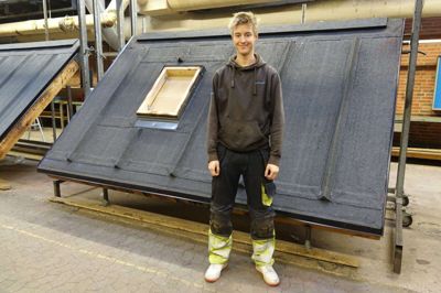 17-årige Simon Lausen, Fasterholt, skal deltage i DM i Skills fra torsdag 2. til lørdag 4. februar 2023. Han er tagdækkerlærling hos Icopal i Aarhus. Foto: Privatfoto