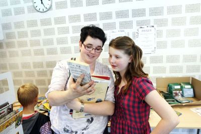 Så er der endnu en gang mulighed for at erhverve sig billige bøger, som bibliotekerne har kasseret. Mandag gælder det børnebøger, og overskuddet kommer børn til gode. Foto: Flemming Hansen