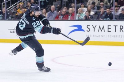Oliver Bjorkstrand udnyttede en friløber midt i anden periode, da Seattle Kraken slog Philadelphia Flyers. Foto: Stephen Brashear/Ritzau Scanpix