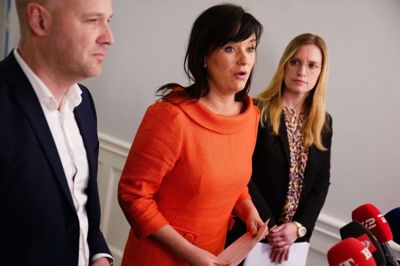 Venstres indenrigs- og sundhedsminister Sophie Løhde (i midten, red.) har sammen med formanden for Danske Regioner, Anders Kühnau (S) og næstformand for Danske Regioner Stephanie Lose (V) torsdag præsenteret en akutplan, som skal nedbringe ventetiderne i sundhedsvæsnet. Foto: Mads Claus Rasmussen/Ritzau Scanpix