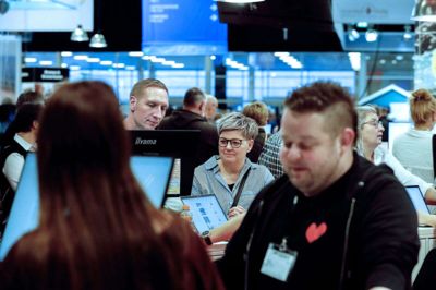 Udlandsrejser blev igen populære sidste år, og tendensen fortsætter i år, spår rejsebranchen. 2,1 millioner danskere rejste sidste år på ferie i udlandet. Det var en million flere end året før, hvor corona lagde en dæmper på rejselysten. 6 ud af 10 valgte Sydeuropa som deres rejsemål, viser tal fra Dansk Erhverv. Foto: Chresten bergh