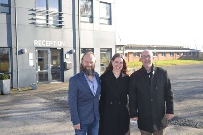 Hotel Herning ledes af denne trio - Lars Facius Madsen (t.v.), Julie Vermø og Jan Ørum Vermø - og de har allerede planlagt en festival. Foto: PR-foto