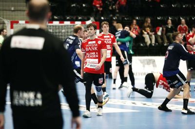 Skuffede HCM-spillere lige efter slutfløjtet. Foto: Chresten Bergh
